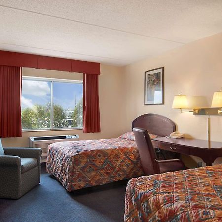 Super 8 By Wyndham Manchester Airport Rom bilde